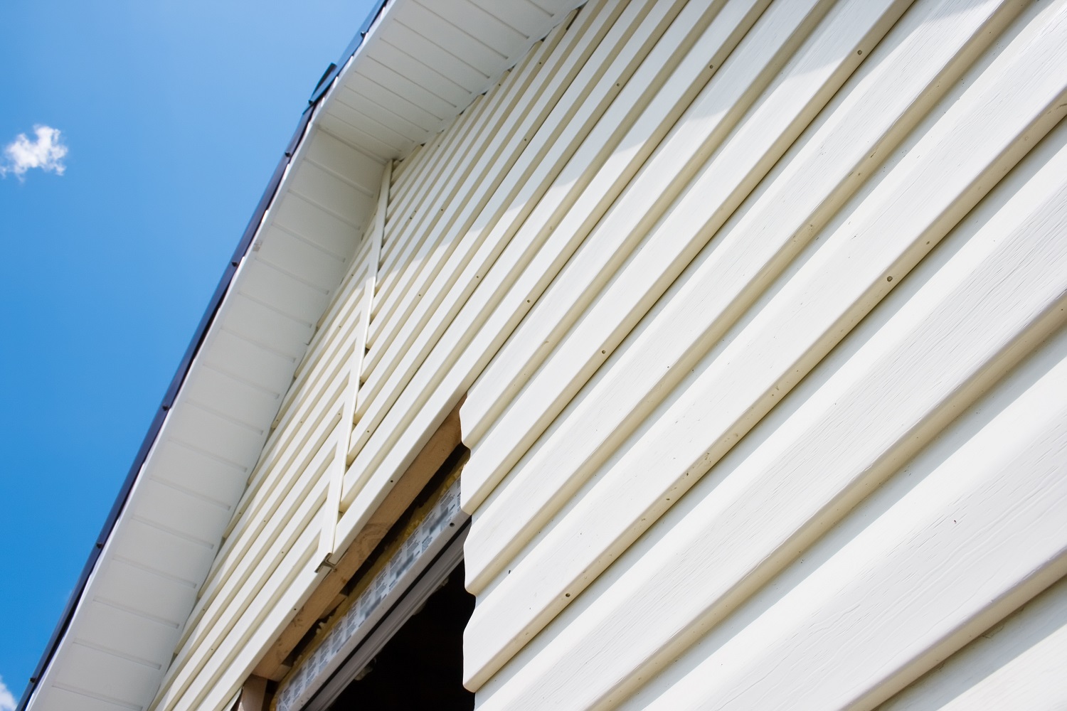 Hardieplank vs. Vinyl Siding: Which One Should You Choose?